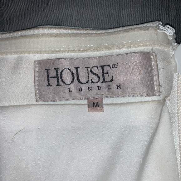 Classy all white dress with wing sleeves - Picture 5 of 5